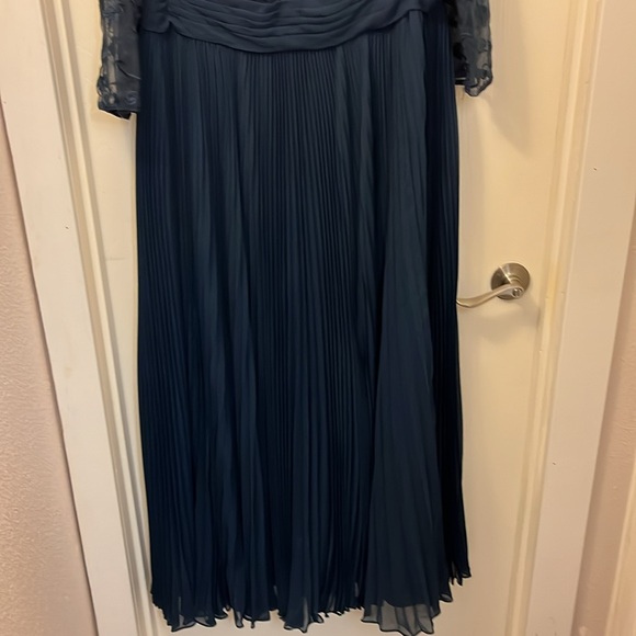 Azazie Mother of the Bride dress - Picture 3 of 8